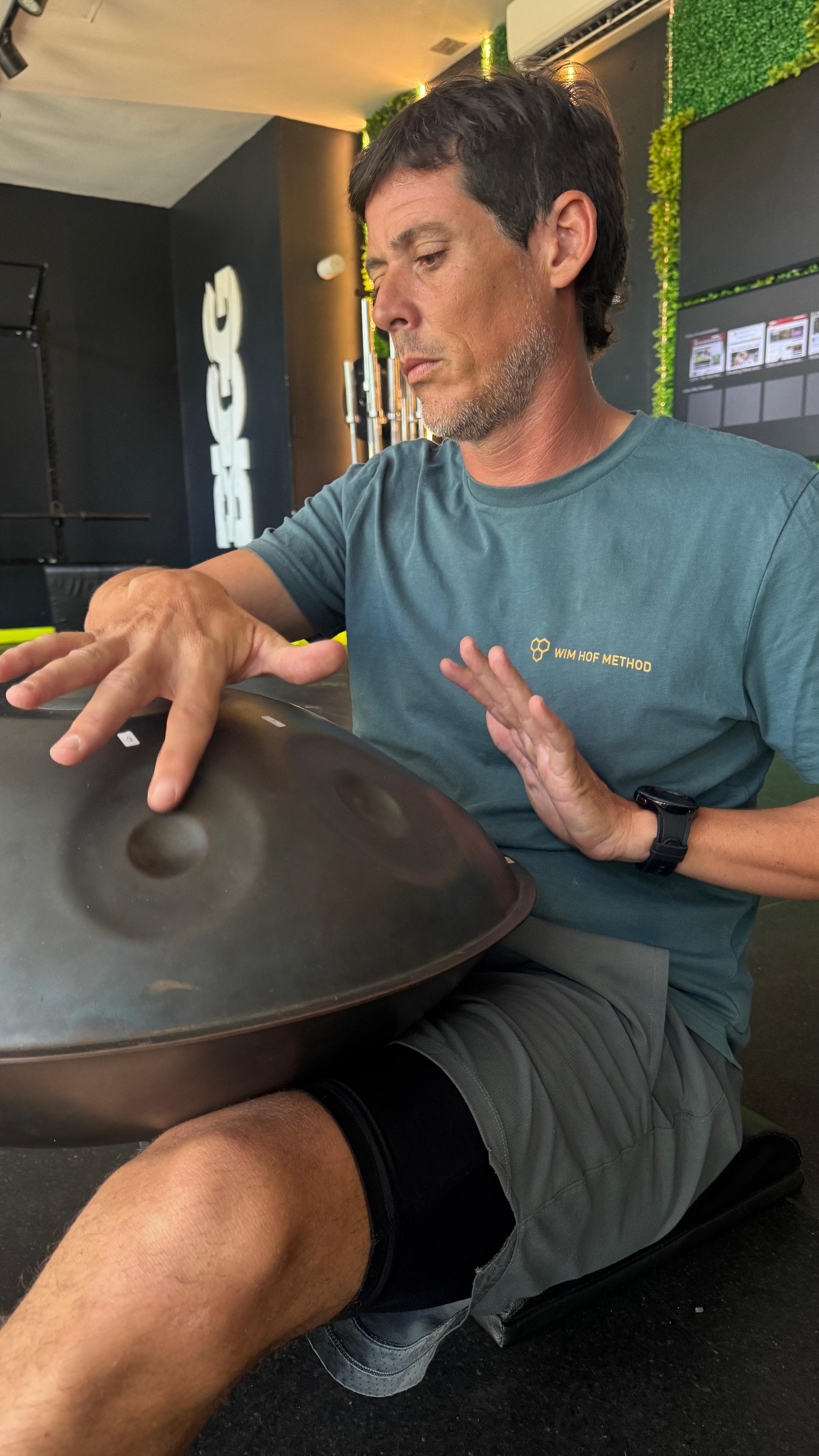 Taller del Método Wim Hof - personas practicando respiración y exposición al frío